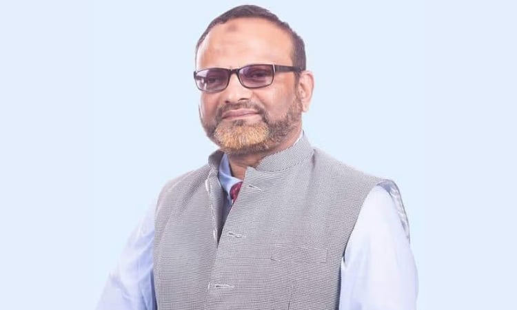 DU VC returns home from Japan