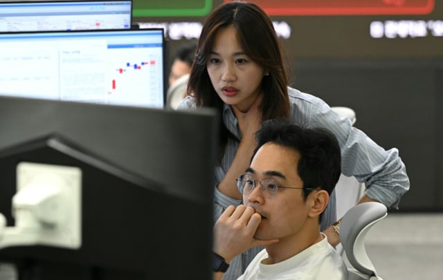 Stocks struggle as Trump unveils new tariff sweep offsets earnings