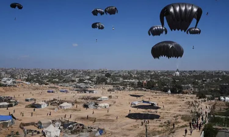 Spain air-drops 12 tonnes of food aid over Gaza