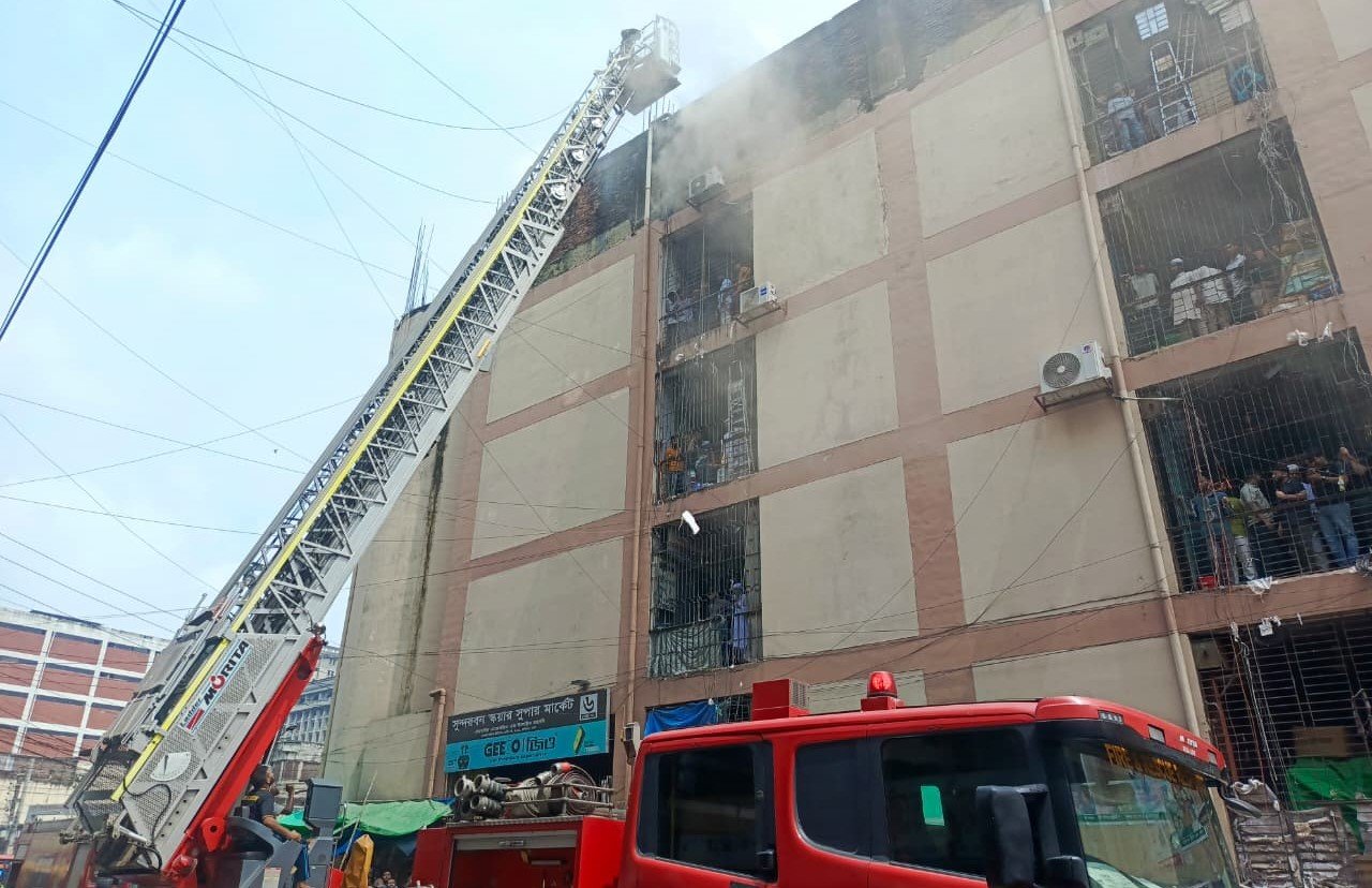 Sundarban Square Market at Gulistan catches fire