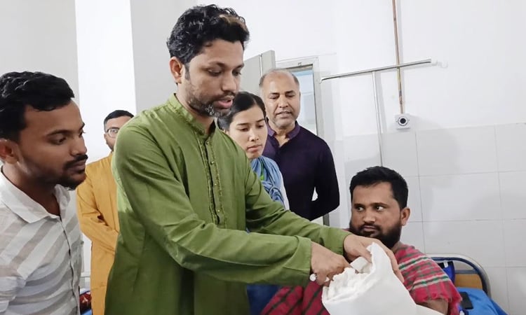 Doctors succeed in finger transplantation in Cumilla
