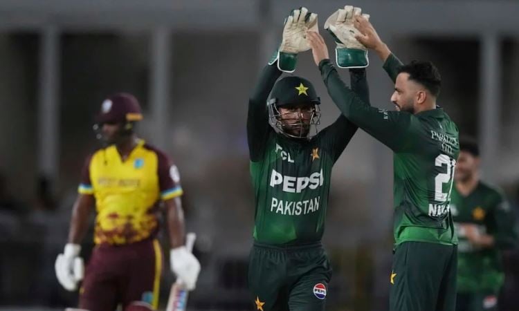 Last-ball hero Holder lifts West Indies over Pakistan in T20
