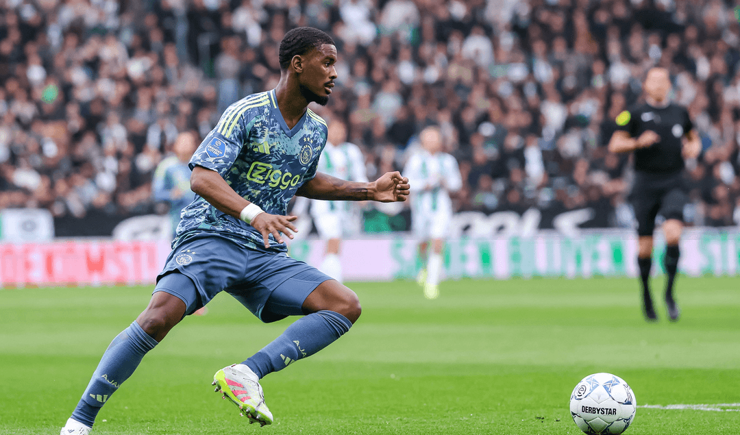 Chelsea sign Dutch defender Hato from Ajax