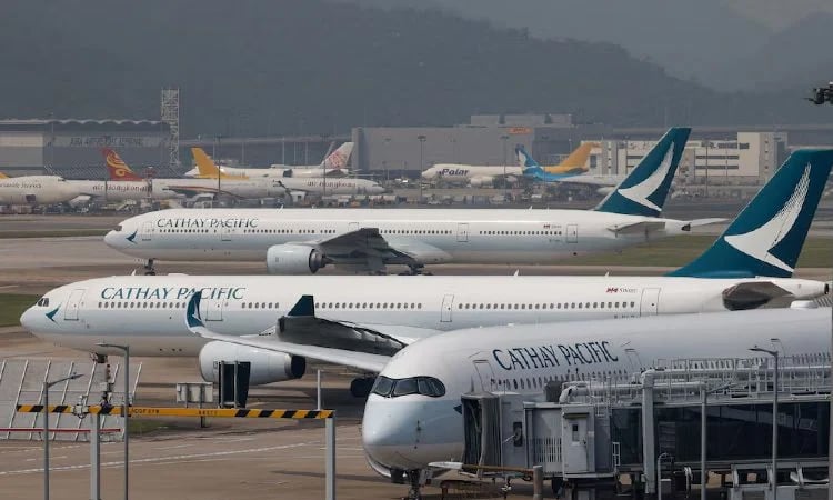 Hong Kong's Cathay Pacific unveils deal to buy 14 Boeing jets