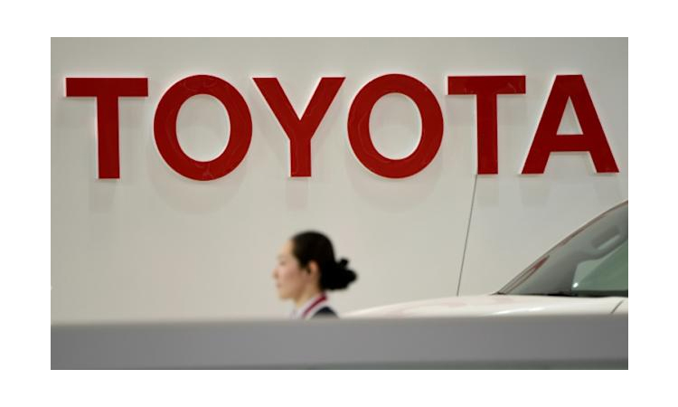 Toyota cuts annual profit forecast, share price falls