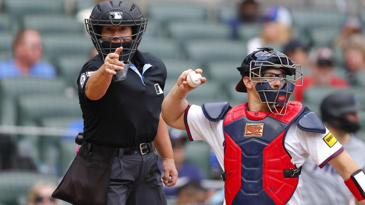 Pioneering MLB umpire Pawol debuts behind plate in Braves win