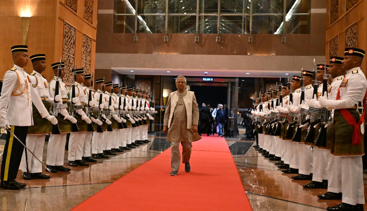 Malaysia rolls out red carpet for Prof Yunus 