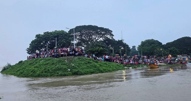 Low-lying areas inundated in Rajshahi as water in Padma rises