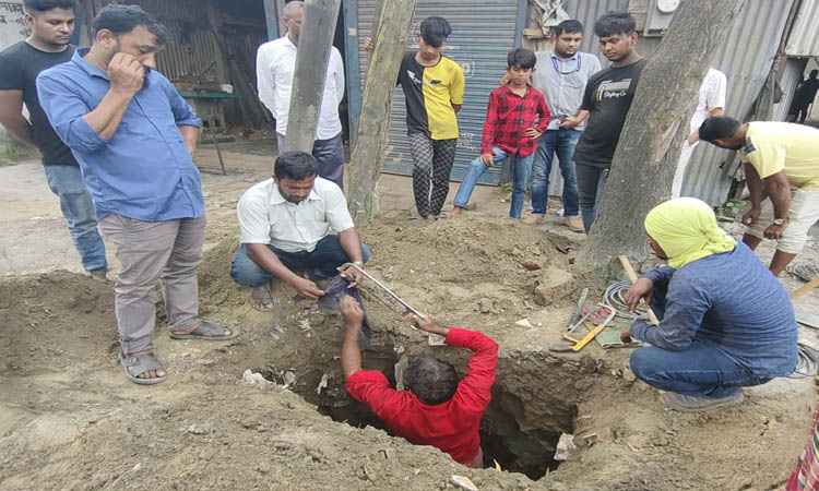 Authorities conduct drives against illegal gas connections in Keraniganj, Narayanganj, Savar areas  
