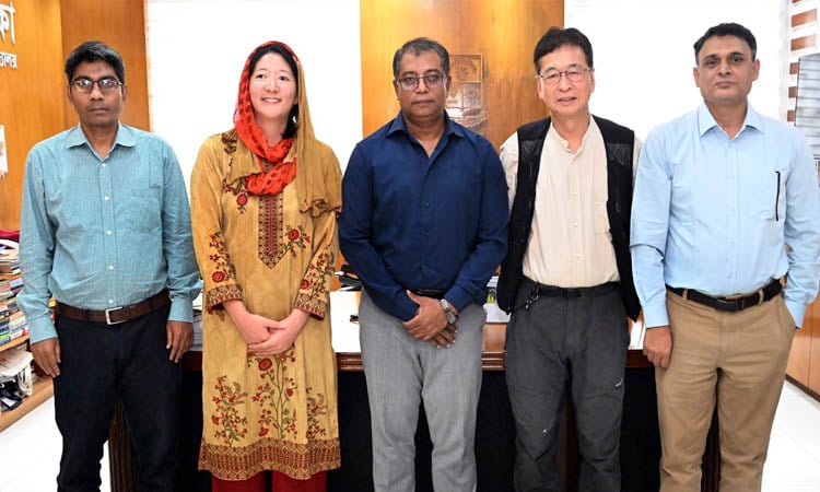 DU Pro-VC meets professor emeritus Kenichi