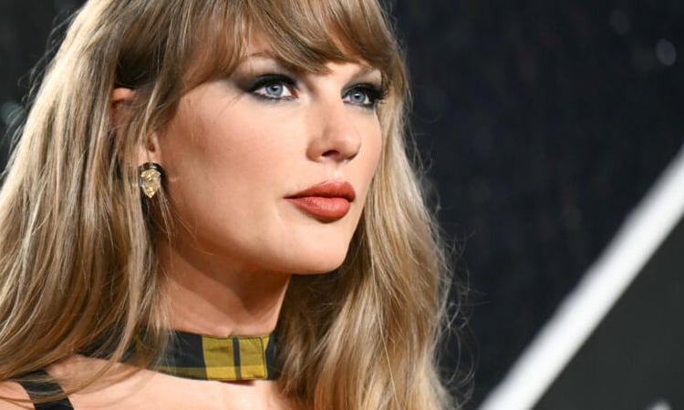 Taylor Swift sets October release for new album