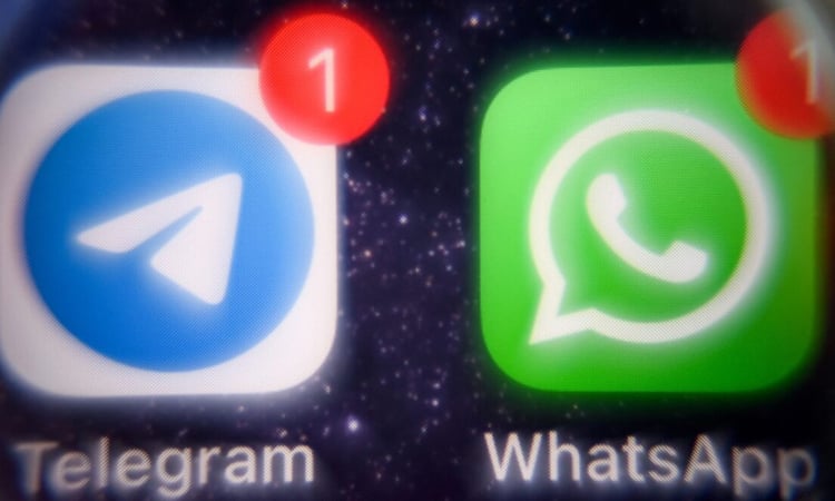 Russia imposes curbs on WhatsApp, Telegram calls