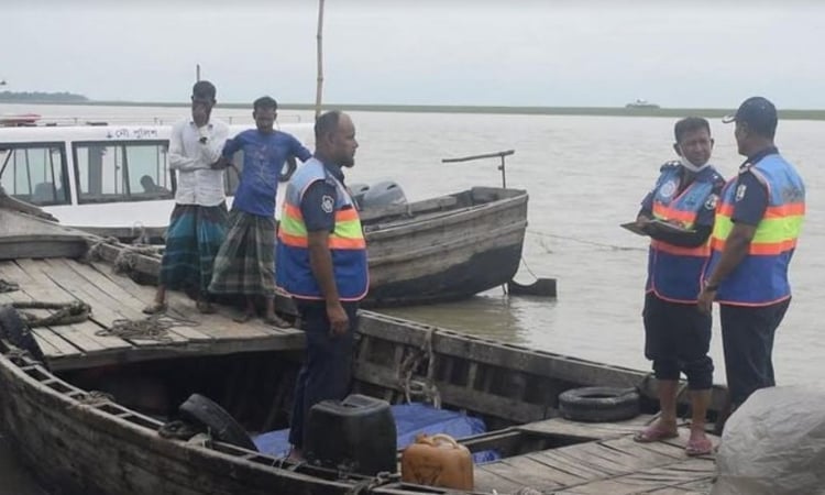 Huge banned illegal fishing nets seized, 420 held in past week