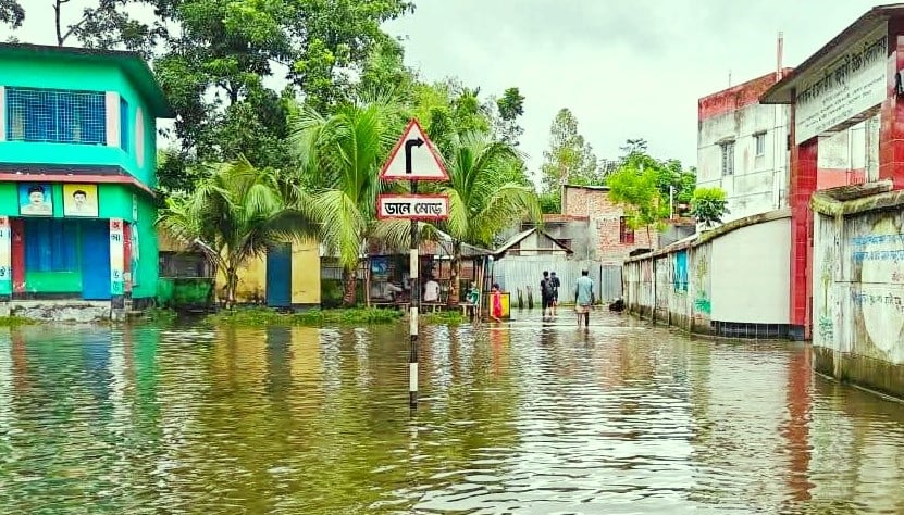 Teesta flowing 18cm above danger level, many to take shelter
