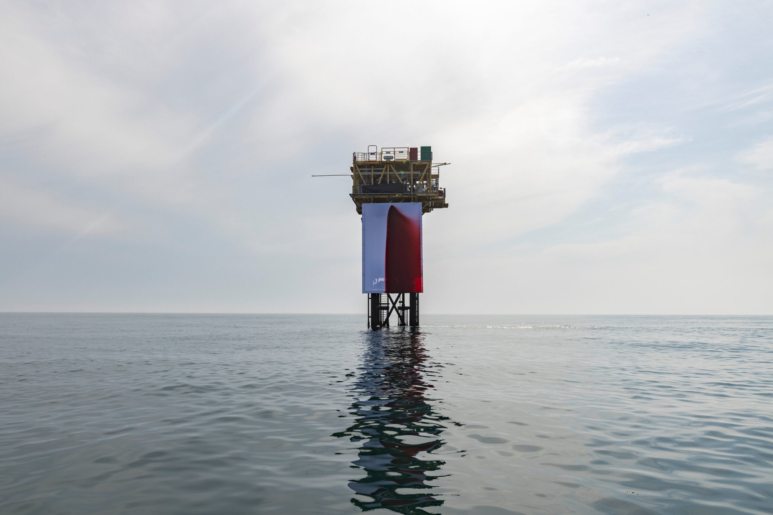 Greenpeace stages Anish Kapoor art protest on UK gas platform