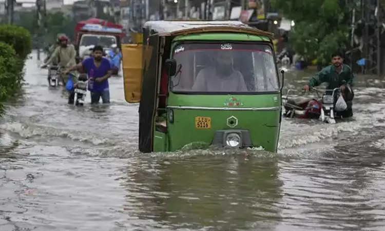 'Doomsday' monsoon rains lash Pakistan, killing almost 200 people