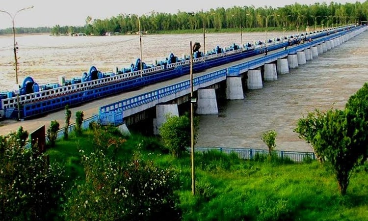 100 more flood-affected Rajshahi people get relief
