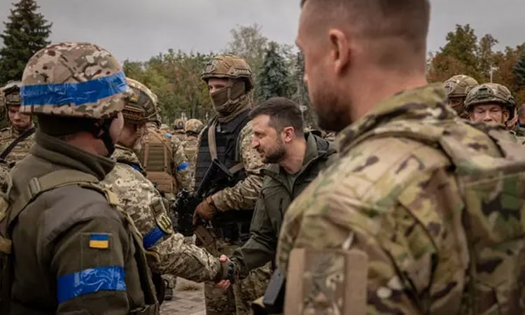 Zelensky says more troops to east Ukraine to halt Russian gains