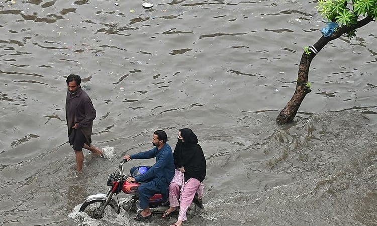 Pakistan rescuers recover bodies after monsoon rains kill over 340