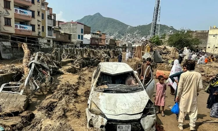 Hopes for survivors wane after Pakistan flooding kills hundreds