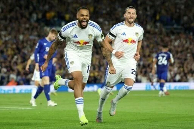 Leeds beat Everton for perfect start to Premier League return