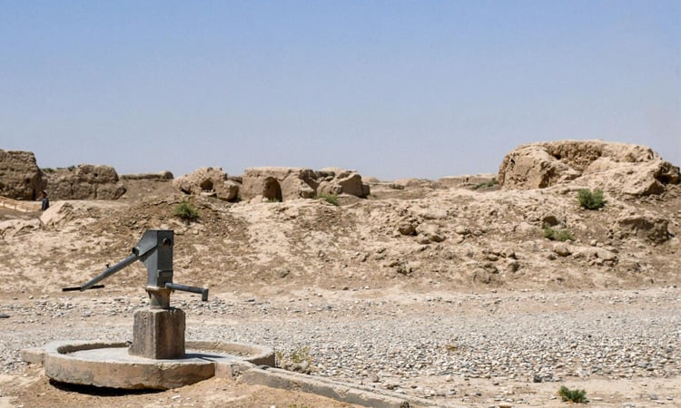 From drought to floods, water extremes drive displacement in Afghanistan