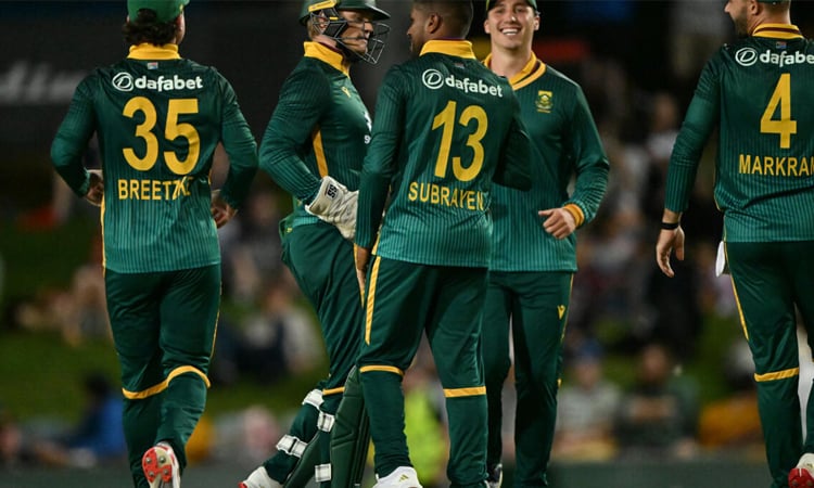 South Africa spinner Subrayen cited for suspect bowling action