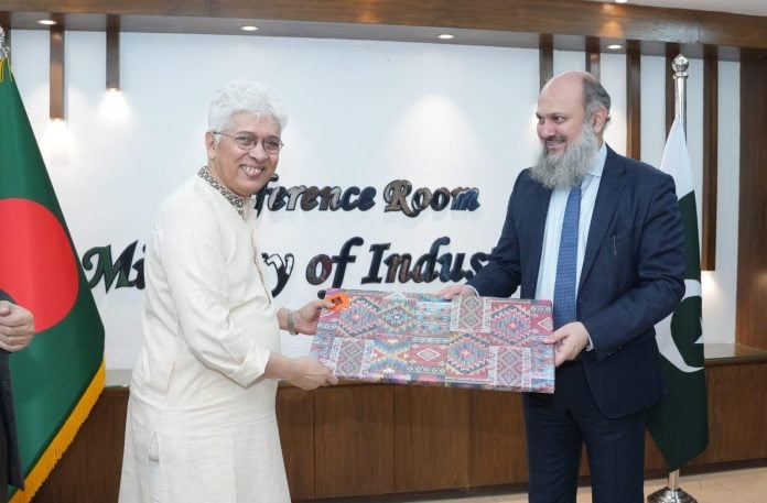 Pakistan Commerce Minister met Adilur 