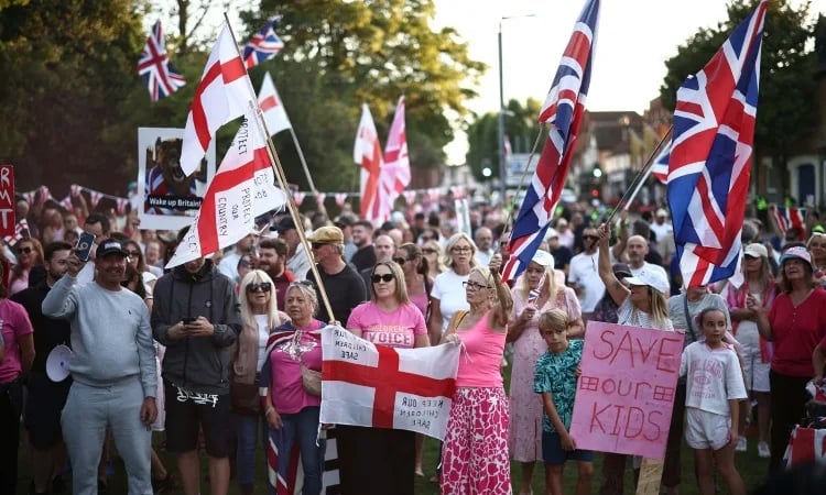 UK government to challenge court block on migrant hotel
