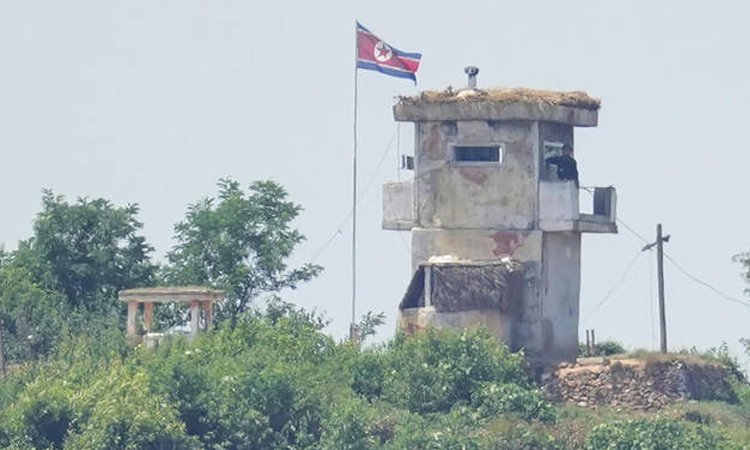 Seoul says fired warning shots after North Korean troops crossed border