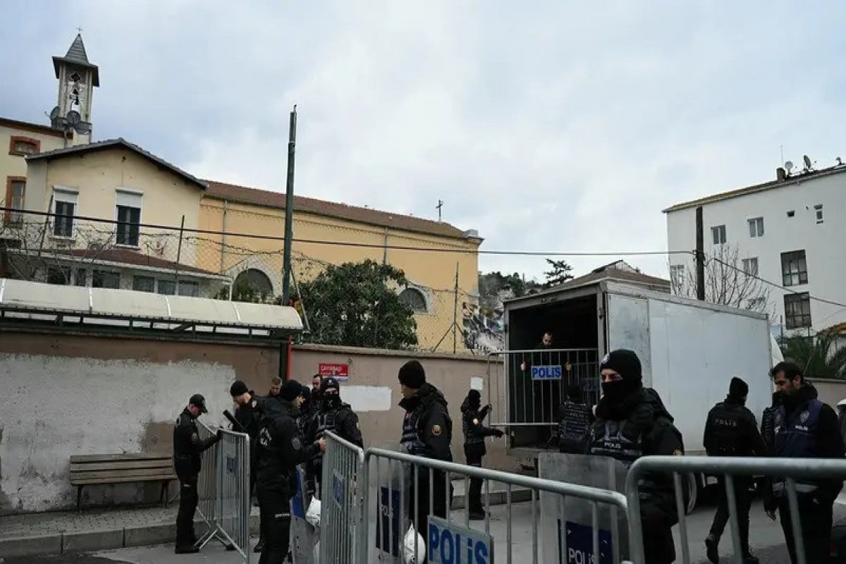 Two Dutch teens found dead in Istanbul hotel