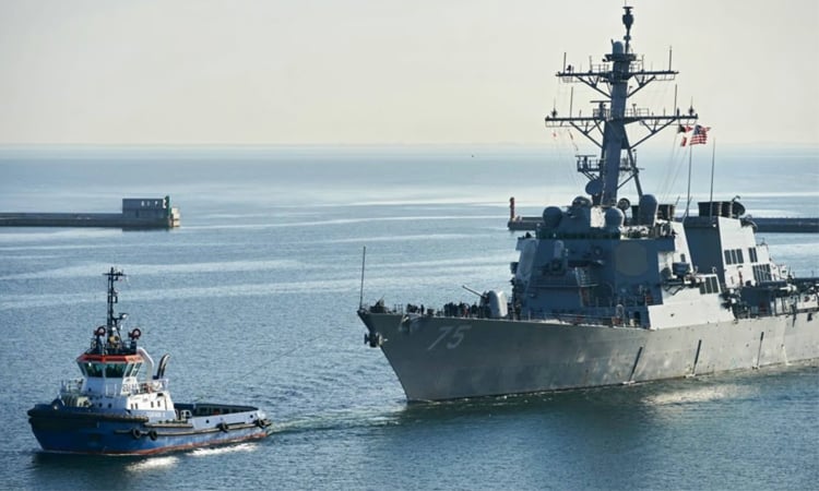Venezuela builds up border security over US warships