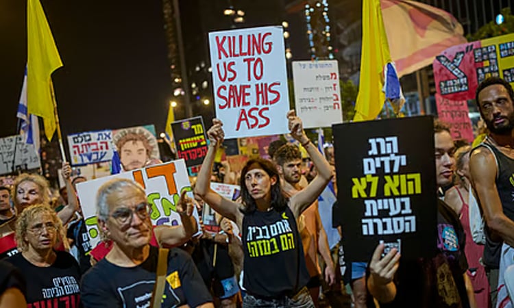 Israeli protesters call for hostage deal ahead of cabinet meeting
