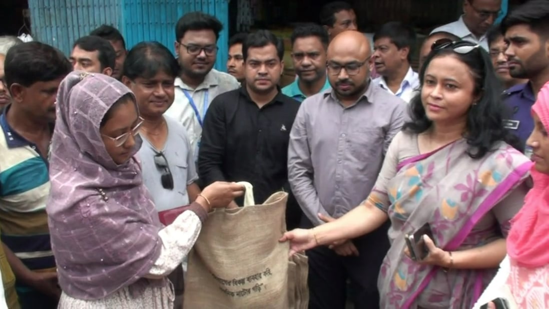 Campaign for using jute bag launched in Natore   | District