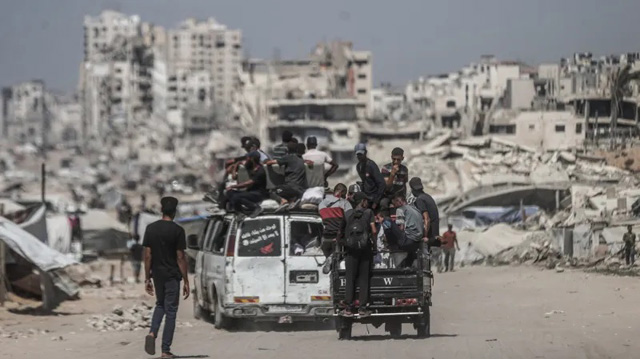 Israel ups pressure on Gaza City as Trump talks post-war plan