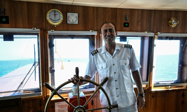 Istanbul's ferries, a beloved link between two continents | International