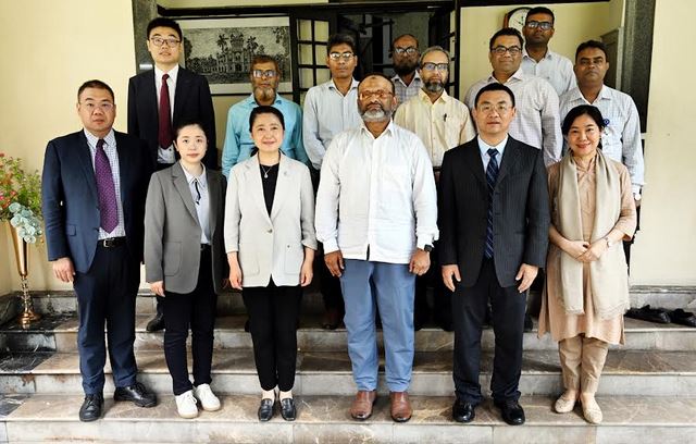 Chinese delegation calls on DU VC