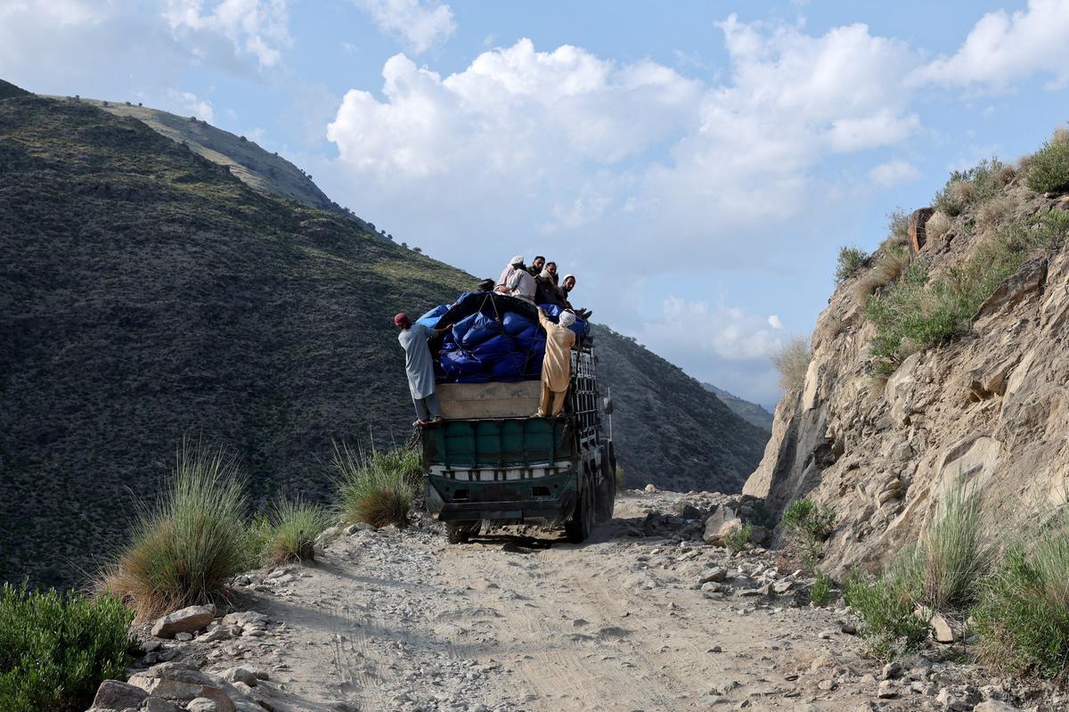 Russia sends humanitarian aid to Afghanistan after deadly quake