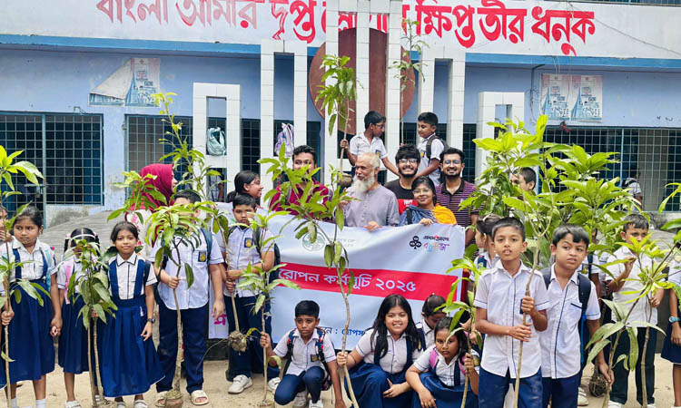 BAU students distributes 1,000 tree saplings in Mymensingh