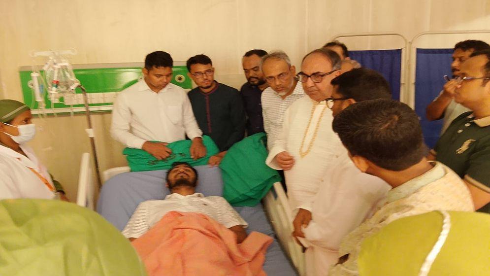Mirza Abbas visits Nur at DMCH
