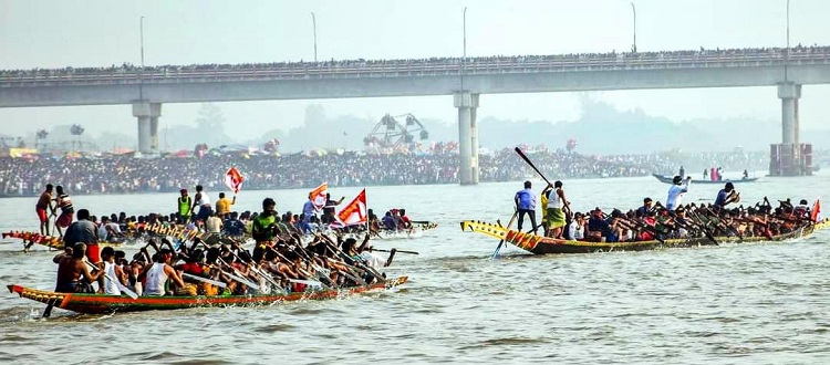 Over 50,000 people flock to watch boat race in Sherpur | District