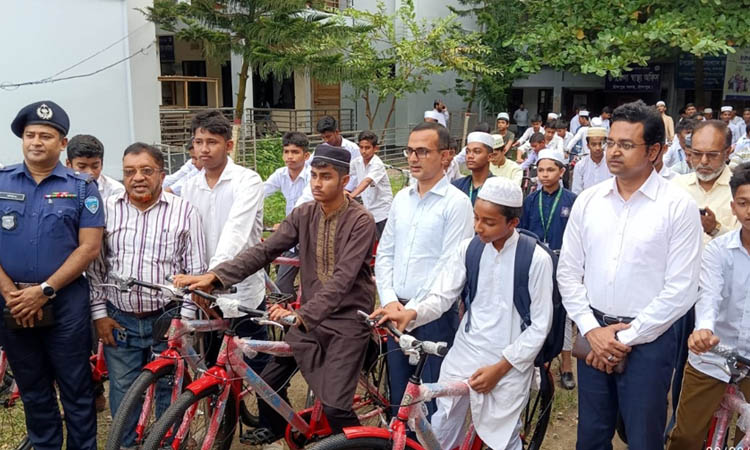 125 students get bicycles in Chandpur
