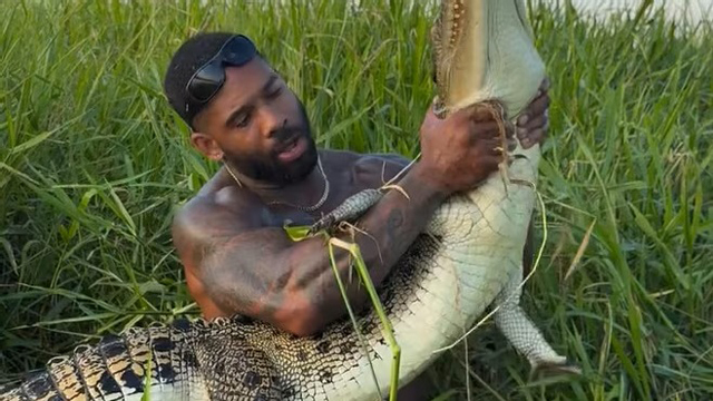 Australian authorities investigate influencer over croc wrestling