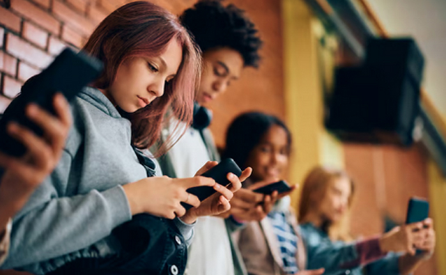 French commission recommends banning social media for children under 15