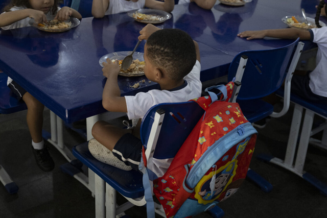 Informing parents not enough to fight childhood obesity: study