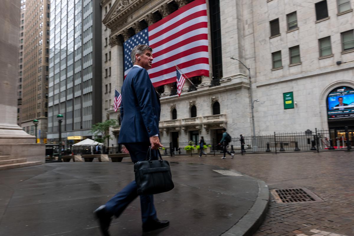 Major US indexes notch fresh records on rate cut hopes