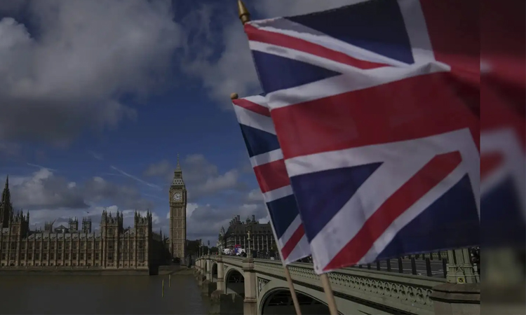 UK economy stalls in July in fresh government setback