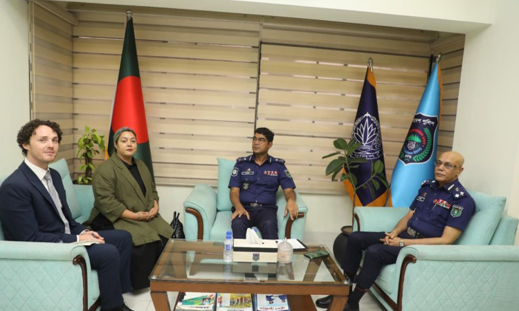 Security and counter terrorism officials of UK mission in Dhaka met the Chief of ATU. Photo: ATU
