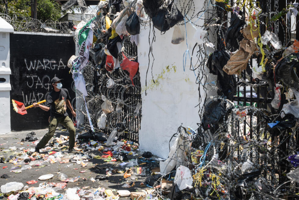 Indonesia leader in damage control, installs loyalists after protests