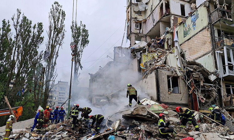 Ukrainian officials say Russian strikes kill 2